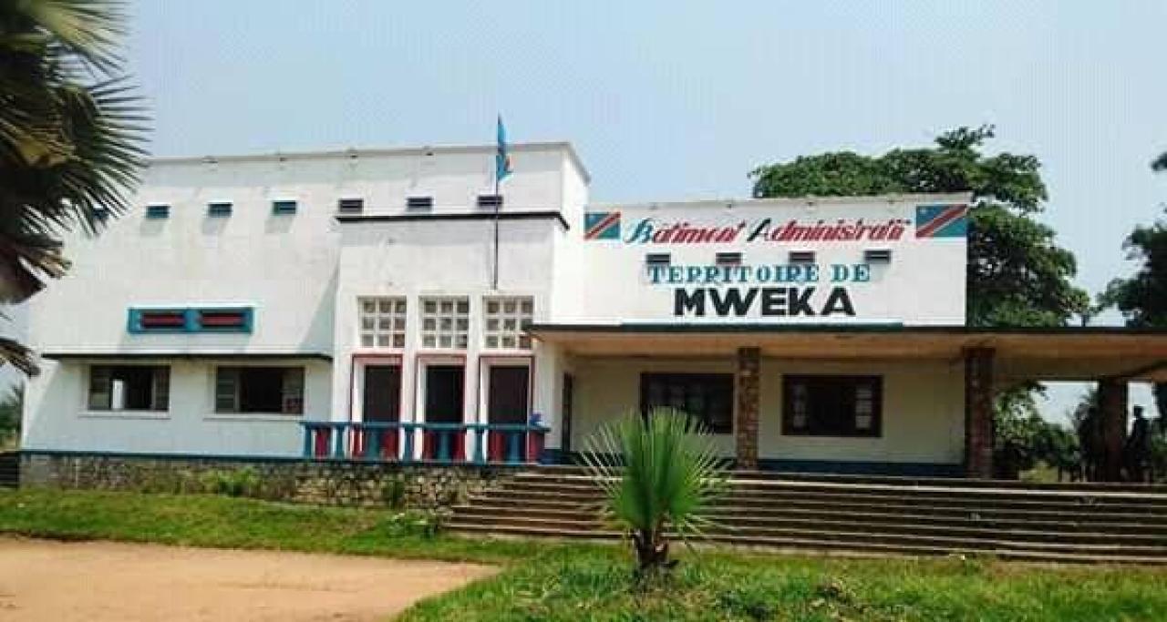 ‎RDC : L&rsquo;administrateur du territoire de Mweka ordonne la réouverture des écoles sous l&rsquo;observance des gestes barrières contre Ebola